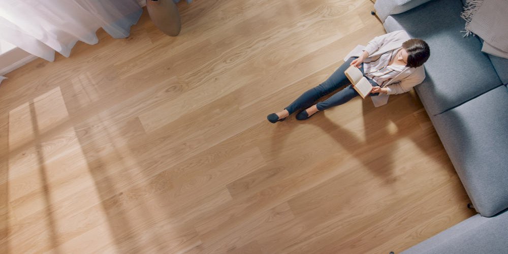 Hodí se dřevěná podlaha na podlahové topení? Nevěřte zažitým mýtům