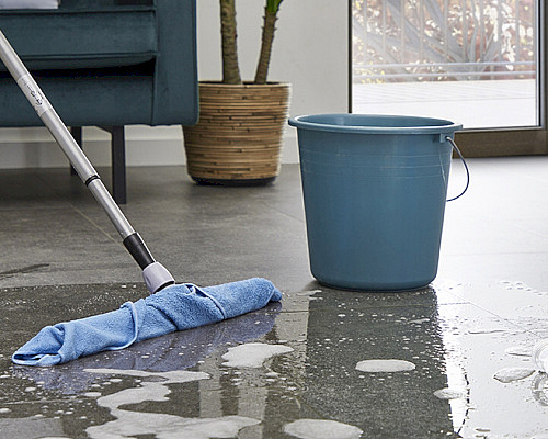Čističe v interiéru: jak uklízet podlahy správně (bez zbytečných chyb)
