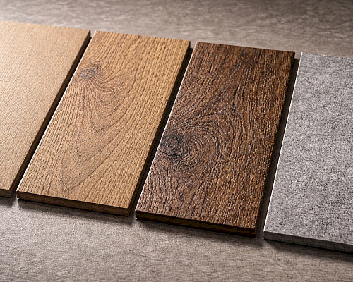 Povrchové úpravy a reliéf laminátových podlah – jak ovlivňují vzhled i pocit na dotek