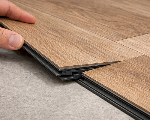 SPC a hybridní vinyl – praktický návod na pokládku krok za krokem