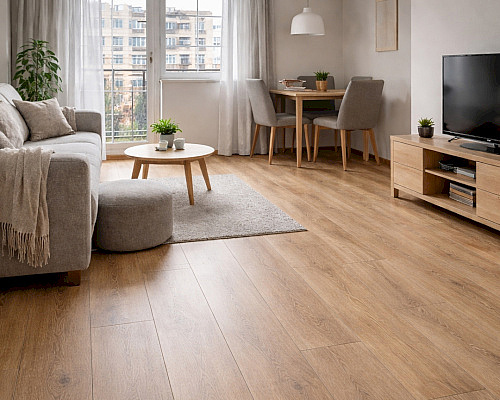 Nejlepší podlaha do paneláku – ticho, kročejový hluk a správná volba podlahy