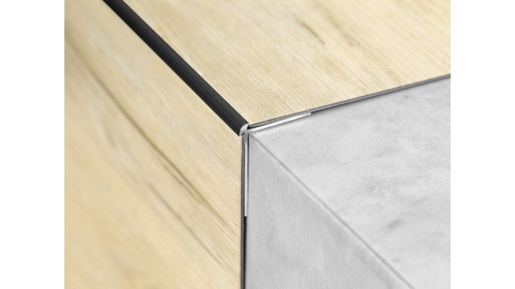 Schodová lišta vnější pro obložení schodů vinylem do 2,5 mm, Küberit 870, 39*29*2500 Černá F16 RAL 9005