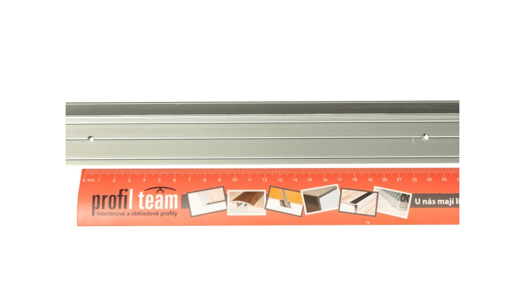 Rozteč otvorů protiskluzné hrany schodů 40*20