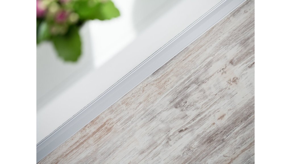 Ukončovací lišta pro podlahy u stěny Küberit 369 SK 20*15*2700 Stříbrná F4