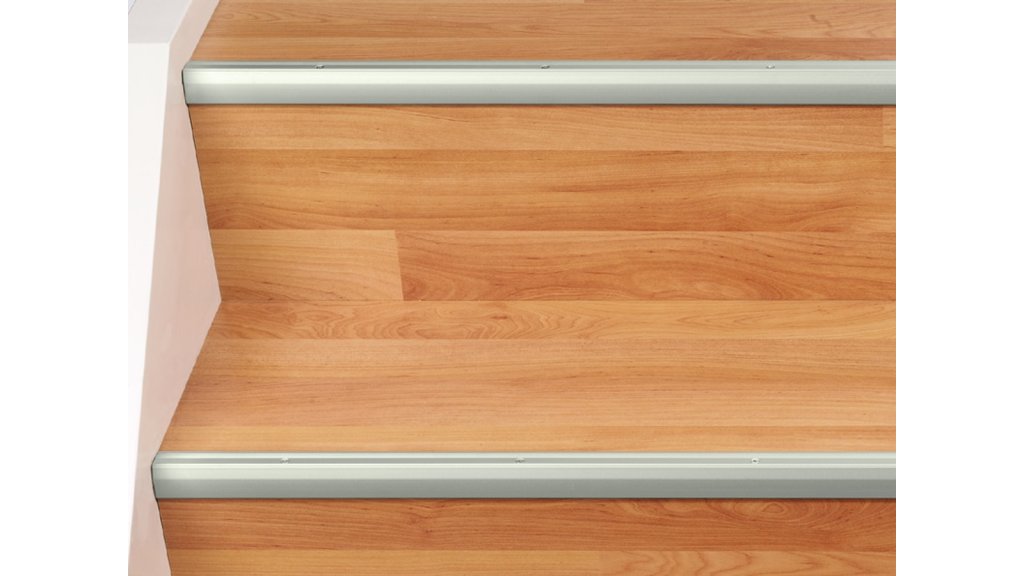 Schodová lišta pro obložení schodů Küberit 325, 21,5*2700 Imitace nerezi F2