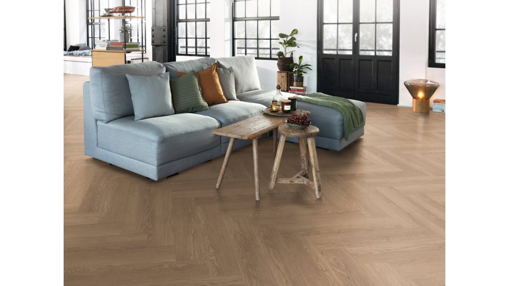 Laminátová podlaha Egger NatureSense Herringbone Dub Baronia hnědý EL2134