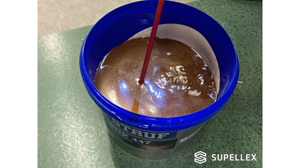 Stauf PUK 447 – 2K polyuretanové lepidlo na podlahy