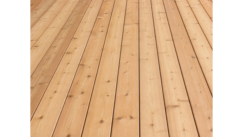 Detail větší plochy terasy z hladkých sukatých prken Western Red Cedar o profilu 40 × 140 mm
