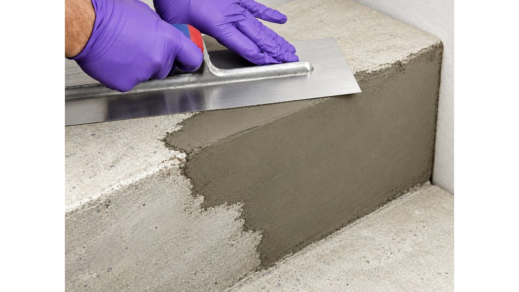 ARDEX A 45 – oprava betonového schodového stupně