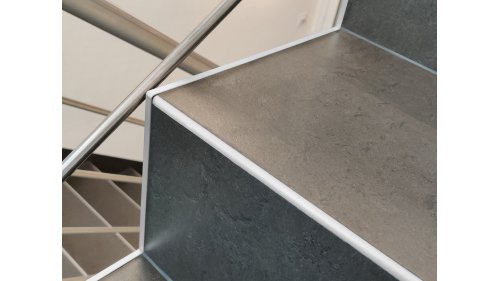 Schodová lišta - bočnice Küberit 279 U 9,2*7*3050 Stříbrná F4