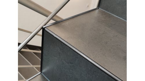 Schodová lišta - bočnice Küberit 279 U 9,2*7*3050 Černá F16
