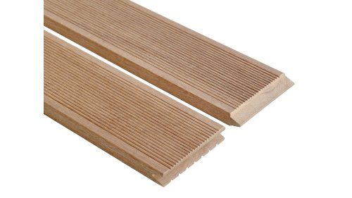Terasová prkna Bukit o rozměru 28 x 145 mm jsou opatřena perem a drážkou na příčné straně