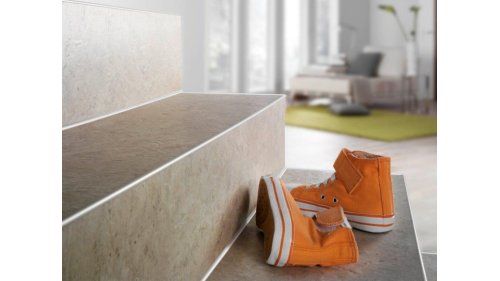 Schodový profil pro obložení schodů 2,5 mm Küberit 870 EB – imitace nerezi F2 – 39 × 2500 mm