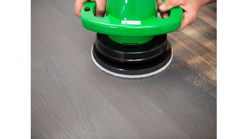 Osmo Handxcenter zapracování barevného oleje do dřeva