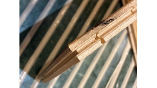 Dvouvrstvá podlaha Herringbone – detail spoje pero a drážka