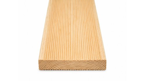 Čelní pohled na terasové prkno z finské borovice o profilu 28 × 145 mm