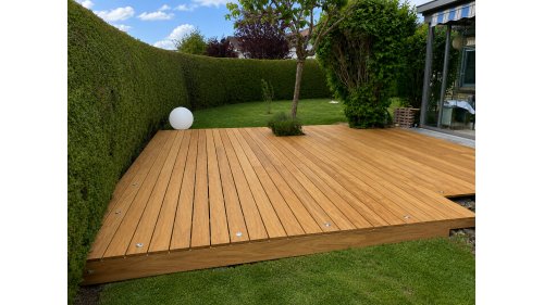 Terasa z prken Teak 20 × 90 mm – zahradní realizace