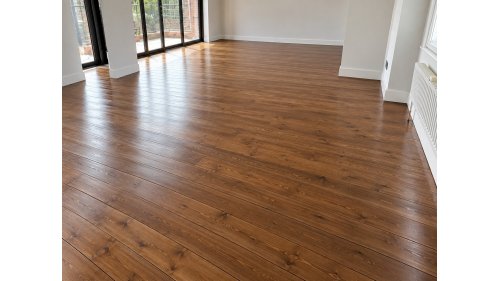 Dřevěná podlaha tónovaná odstínem Osmo 3543 Cognac