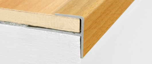 Schodové lišty pro obložení schodů laminátem
