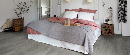 Šedé vinylové podlahy – technicky odolné a snadno udržovatelné